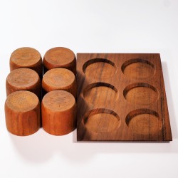 Teakowe jajcarki z tacką