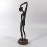 Figura kobiety z brązu