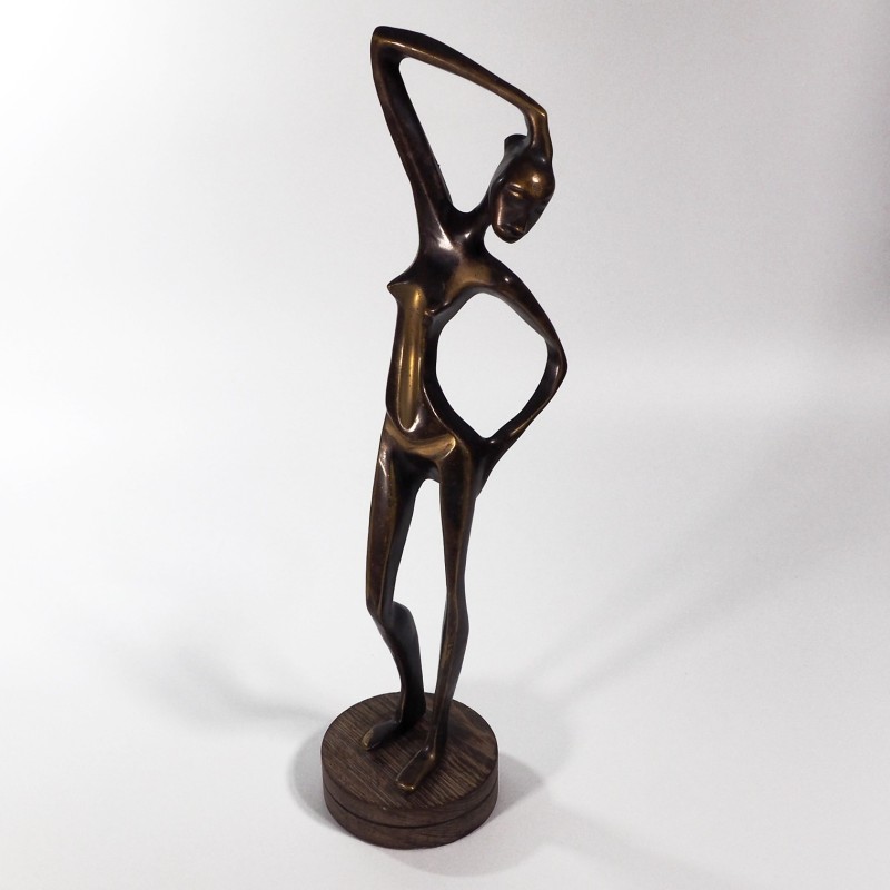 Figura kobiety z brązu