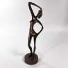 Figura kobiety z brązu