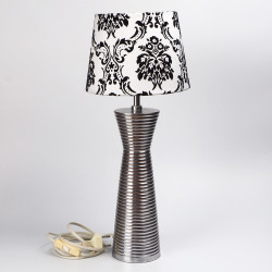 Aluminiowa lampa stołowa