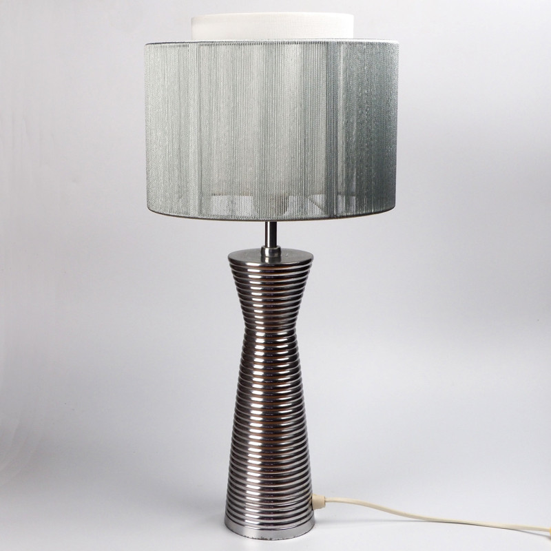 Aluminiowa lampa stołowa