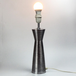 Aluminiowa lampa stołowa