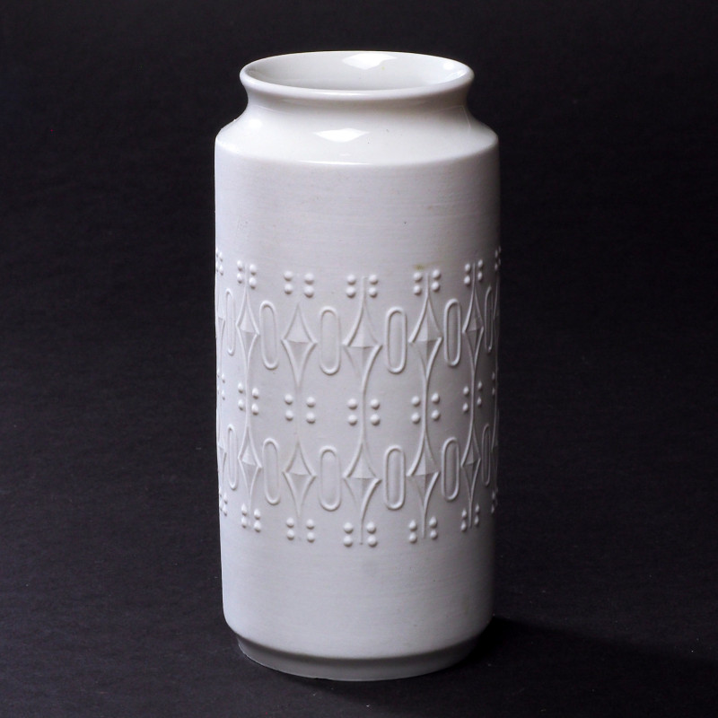 Biały wazon biskwitowy nieszkliwiony KPM