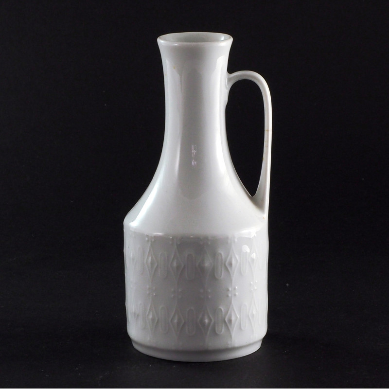 Biały porcelanowy wazonik KPM
