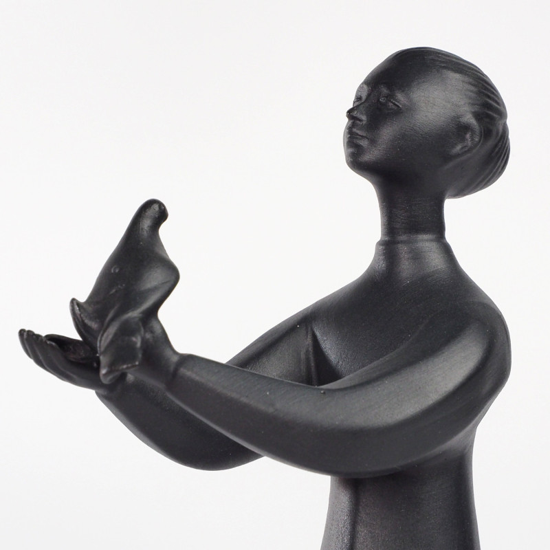 Figurka kobiety z gołębiem Peace black basalt Royal Doulton