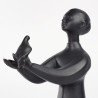 Figurka kobiety z gołębiem Peace black basalt Royal Doulton