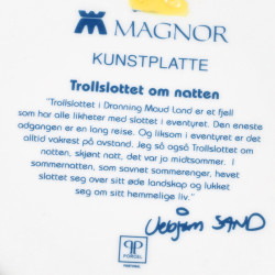 Porcelanowy ozdobny talerzyk Vebjorn Sand Trollslottet om natten Magnor