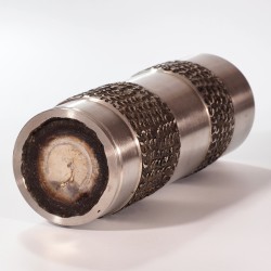 Stalowy wazon Brutalist