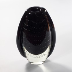 Czarny wazon Pavel Juda Atelier Beranek