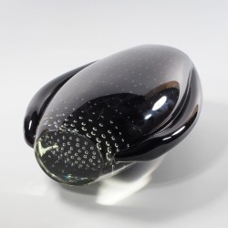 Czarny wazon Pavel Juda Atelier Beranek